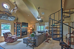 Charming Vian House with Private Deck and Grills!